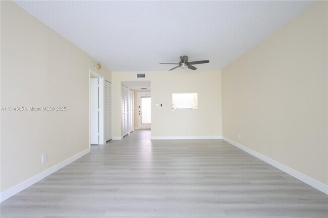Building Photo - 6870 Royal Palm Blvd