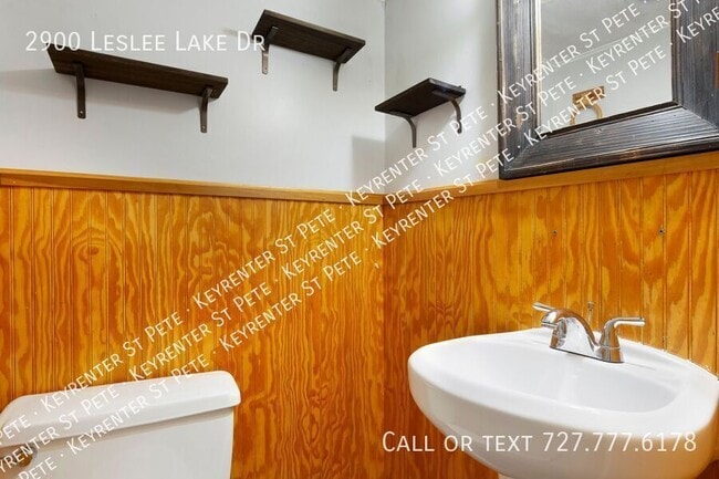 Building Photo - 2900 Leslee Lake Dr N