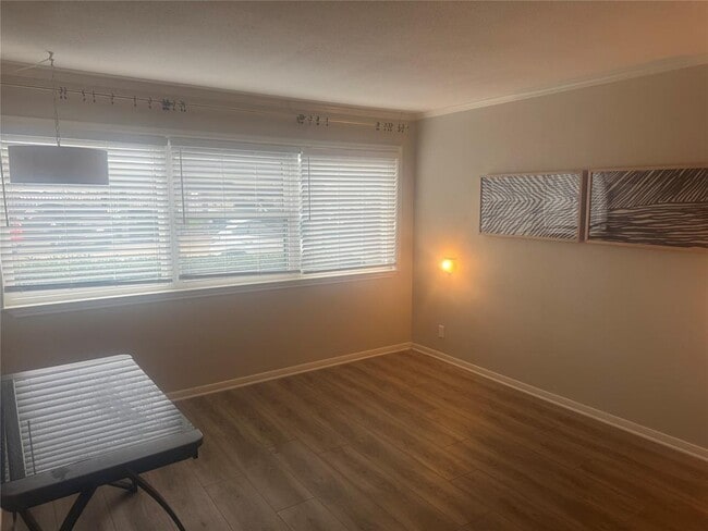 Building Photo - 8888 Tallwood Dr