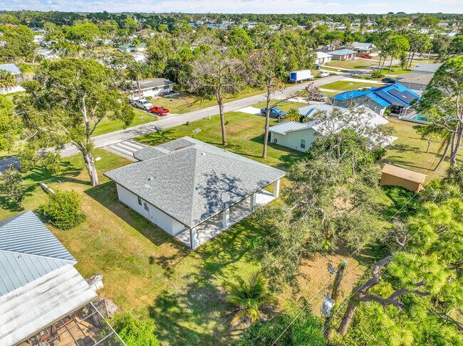 Building Photo - 6607 Deland Ave