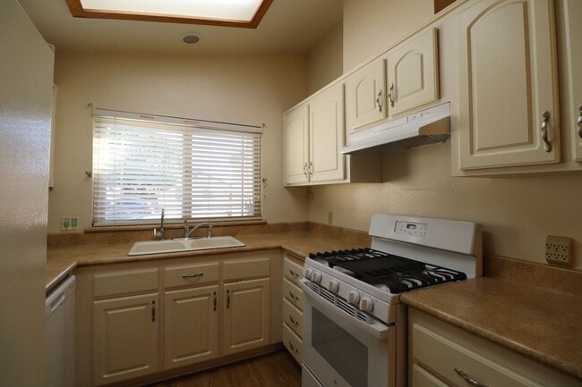 Building Photo - Preisker Gardens Three Bedroom