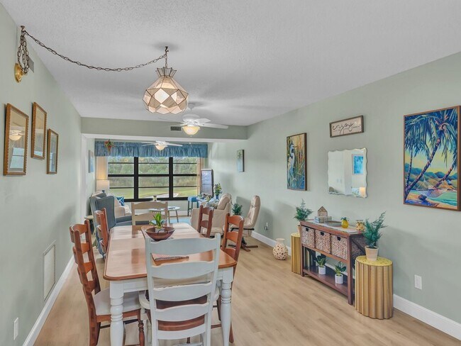 Building Photo - 55+ Golf Views Furnished 2/2 Condo Annually or Seasonally