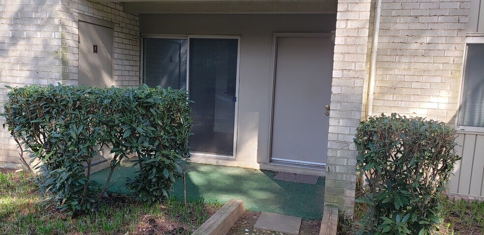 Patio - 12203 Braxfield Ct