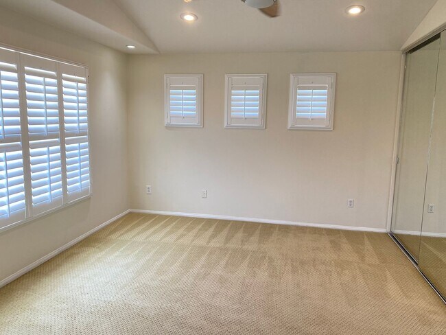 Building Photo - Gorgeous Single Family House - Available June 2026!