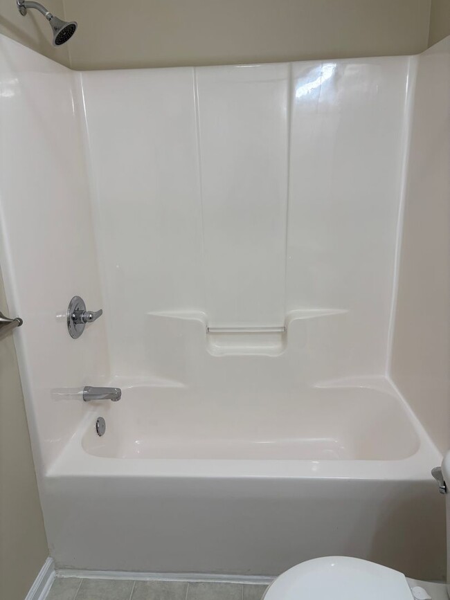 Building Photo - 2 BEDROOM 2 1/2 BATH TOWN HOME