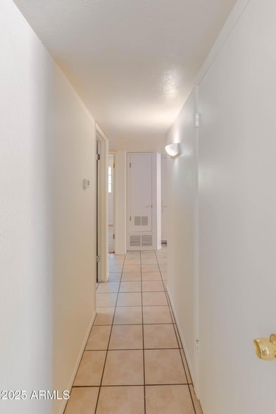 Building Photo - 7013 E Loma Land Dr