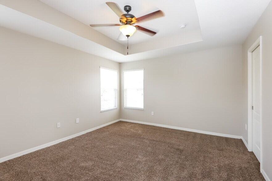 Building Photo - 10721 Shady Preserve Dr