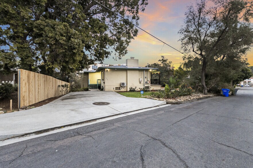 Building Photo - 4989 Randlett Dr