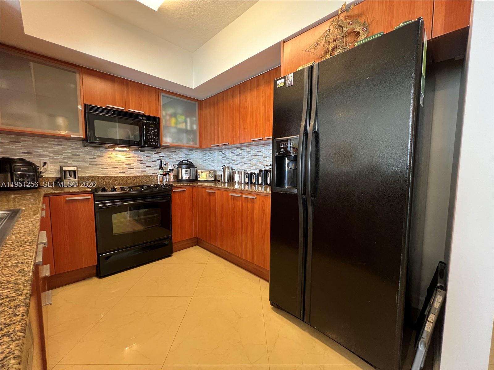 Building Photo - 16699 Collins Ave