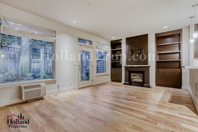 Building Photo - New Rent Price: $2,150 +$250 Off First 2 Full Months - Better Than New Light-Filled Townhome in H...