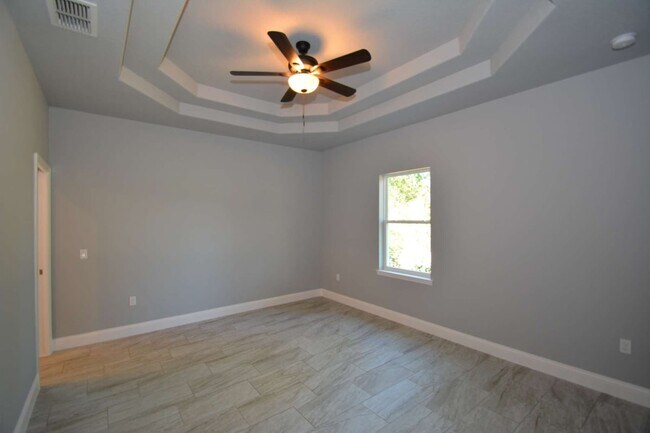 Building Photo - 25 Rosepetal Ln