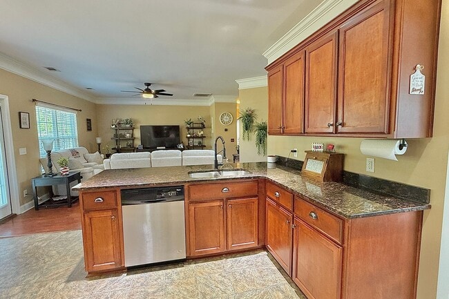 Building Photo - 470 Briarcrest Dr NE
