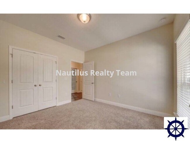 Building Photo - 109 S Shoreview Dr