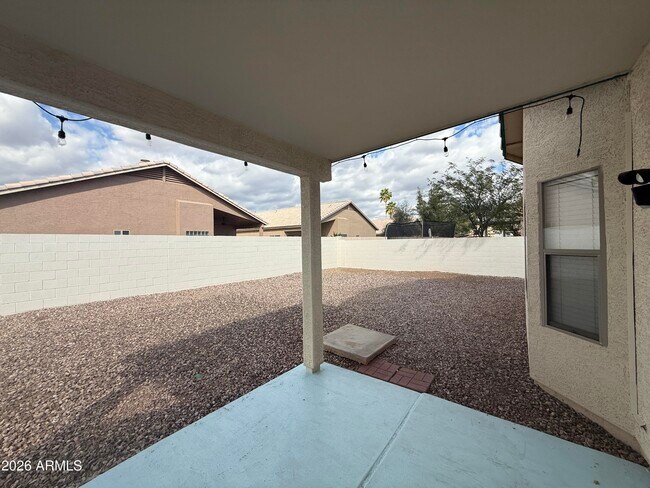 Building Photo - 8136 W Laurel Ln