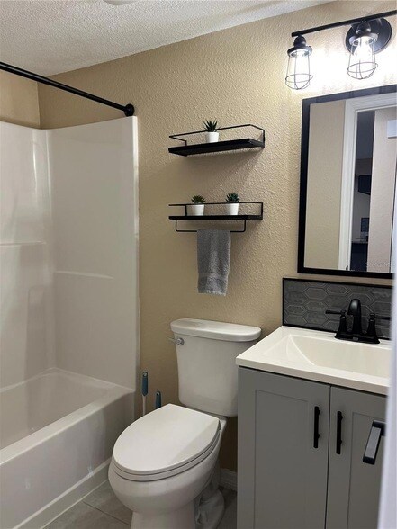 Building Photo - 211 Thorn Tree Place Unit 211