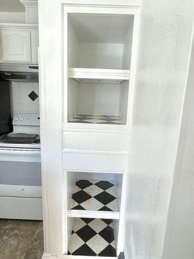 Building Photo - Woodstock area, 1 bedroom, 1 bath with finished basement