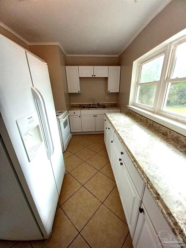 Building Photo - 9 Besma Dr