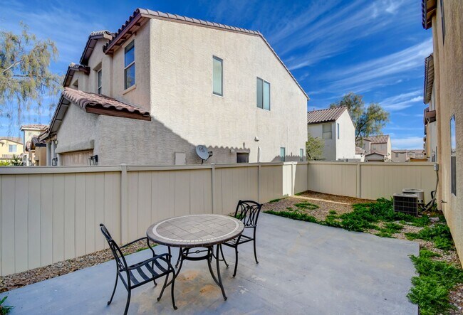 Building Photo - BEAUTIFUL 2 STORY SINGLE FAMILY HOME WITH 3 BEDROOMS AND 2.5 BATHS LOCATED IN SOUTHWEST