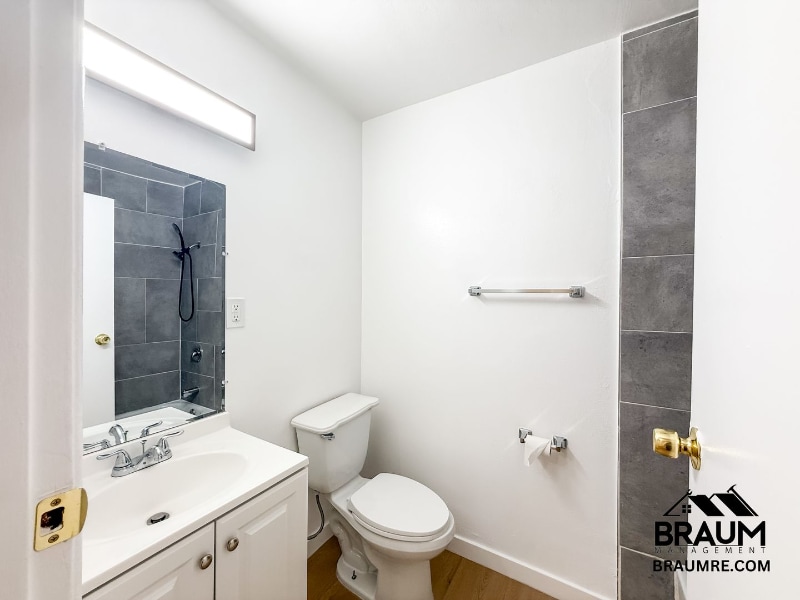 Building Photo - 5252 Hermitage Ave