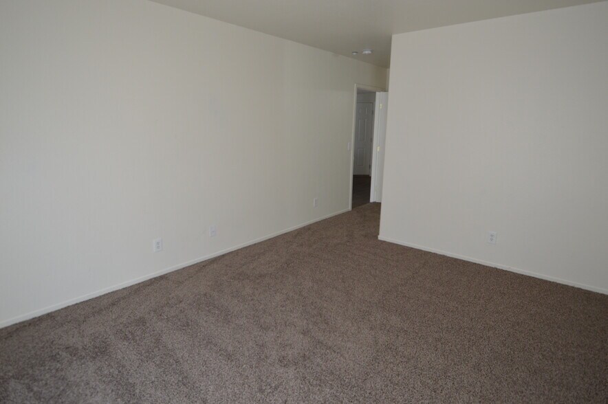 Building Photo - 4430 E Van Buren Ave