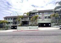 Building Photo - Spacious 2 Bedroom 1 Bathroom Upstairs Condo