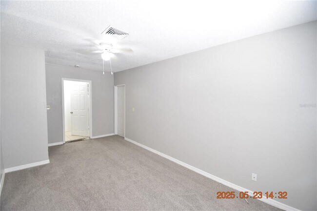 Building Photo - 4432 Tarpon Dr