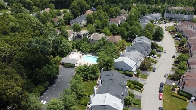 Building Photo - 158 Autumn Ridge Rd