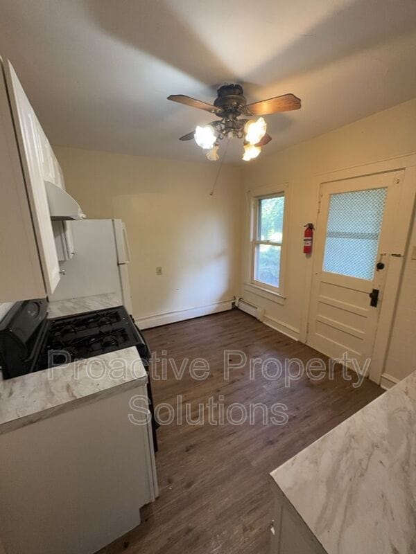 Building Photo - 532 Alder St