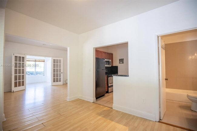 Building Photo - 86 NE 50th Terrace