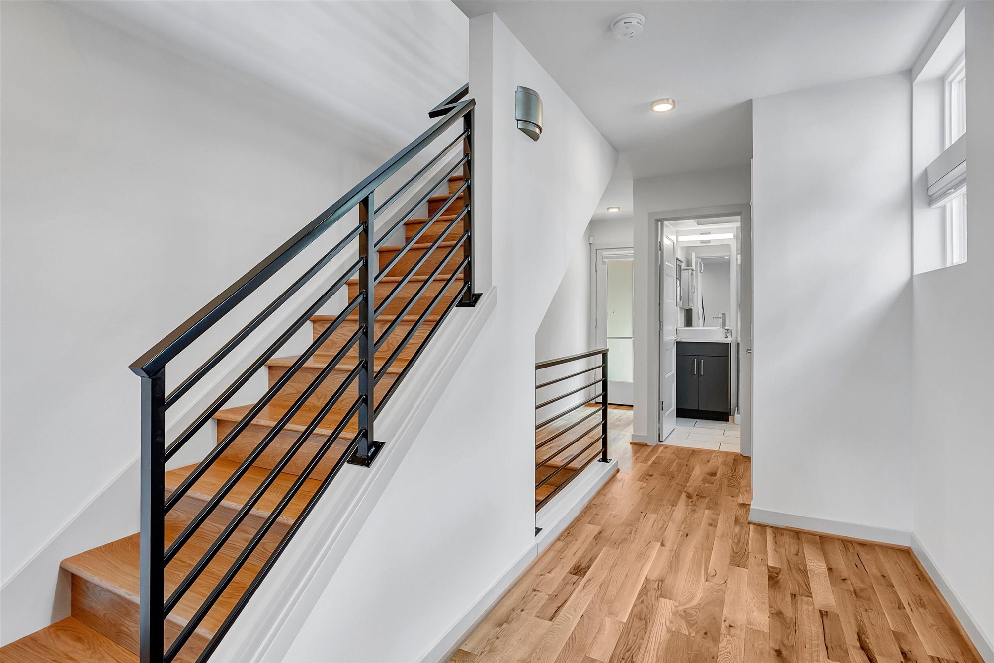 Building Photo - 3219 Fuhrman Ave E
