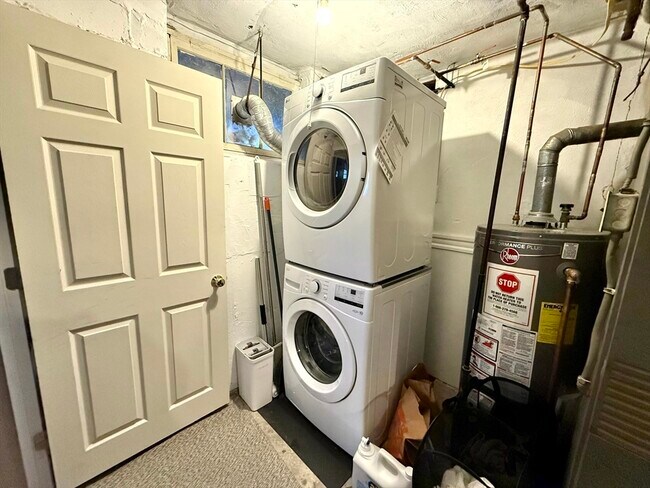 Building Photo - 31 York Ave