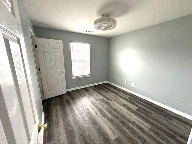 Building Photo - 5496 Village Trace