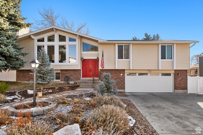 Primary Photo - Beautifully Remodeled 4 Bd Home in Sandy