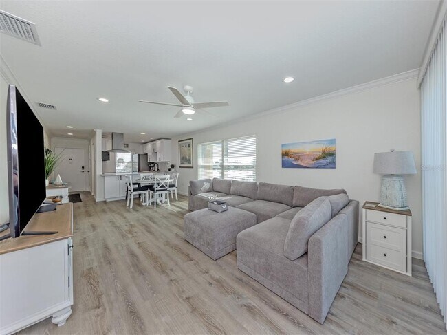 Building Photo - 1400 Tarpon Center Dr