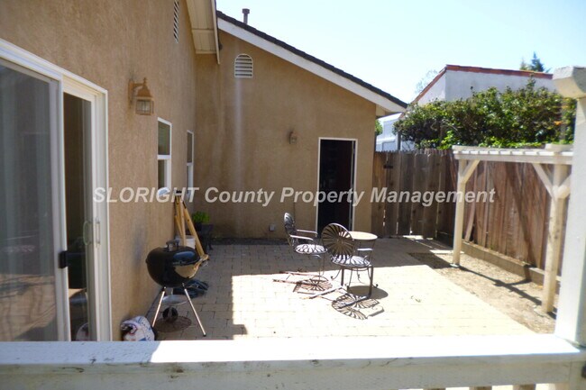 Building Photo - AVAILABLE AUGUST - 3 Bedroom SLO Home, Close to Shopping and Town