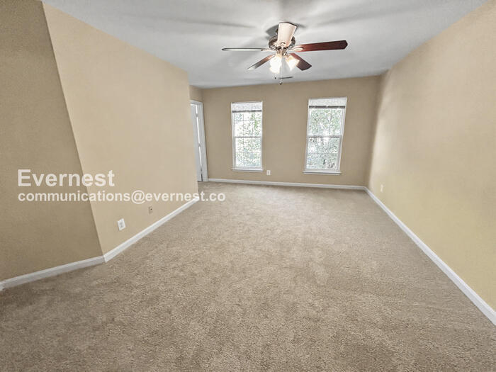 Building Photo - 8 Sarrington Ct