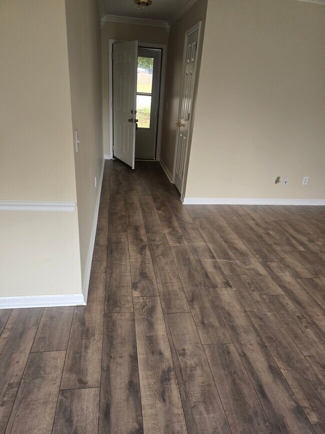 Building Photo - 137 Laredo Cir