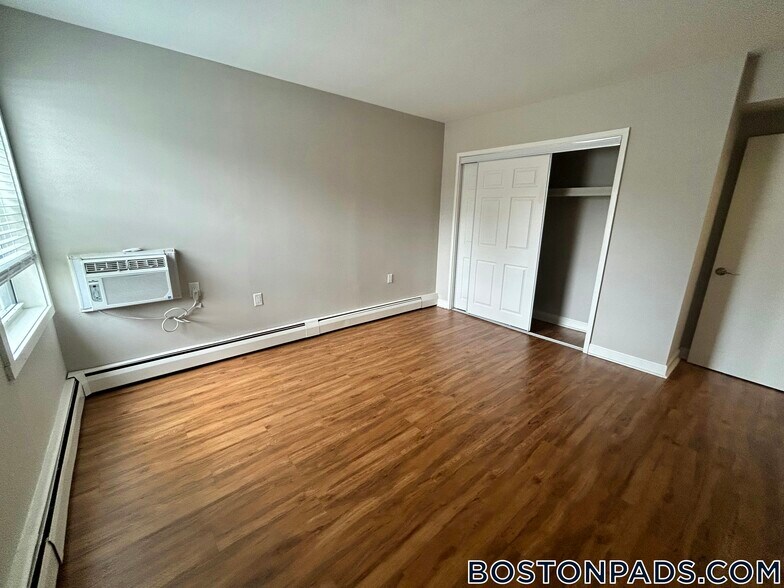 Building Photo - 1 Bronsdon St