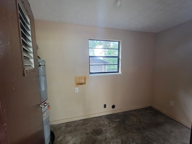 Building Photo - 621 S W Orange Ave