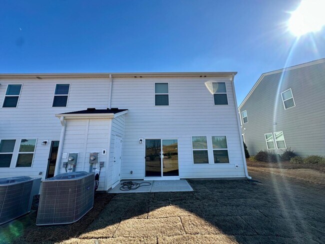 Building Photo - 4130 County Down Ave