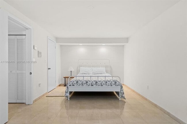 Building Photo - 6831 Sunrise Ct