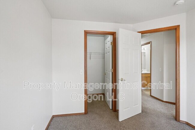 Building Photo - 2110 Baines Blvd