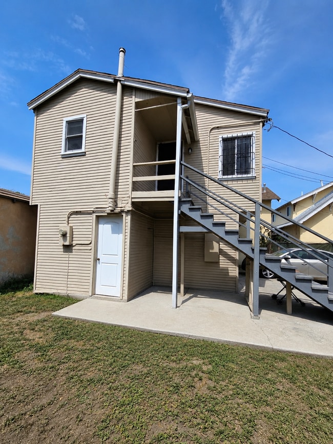 Building Photo - 1040 W 107th St
