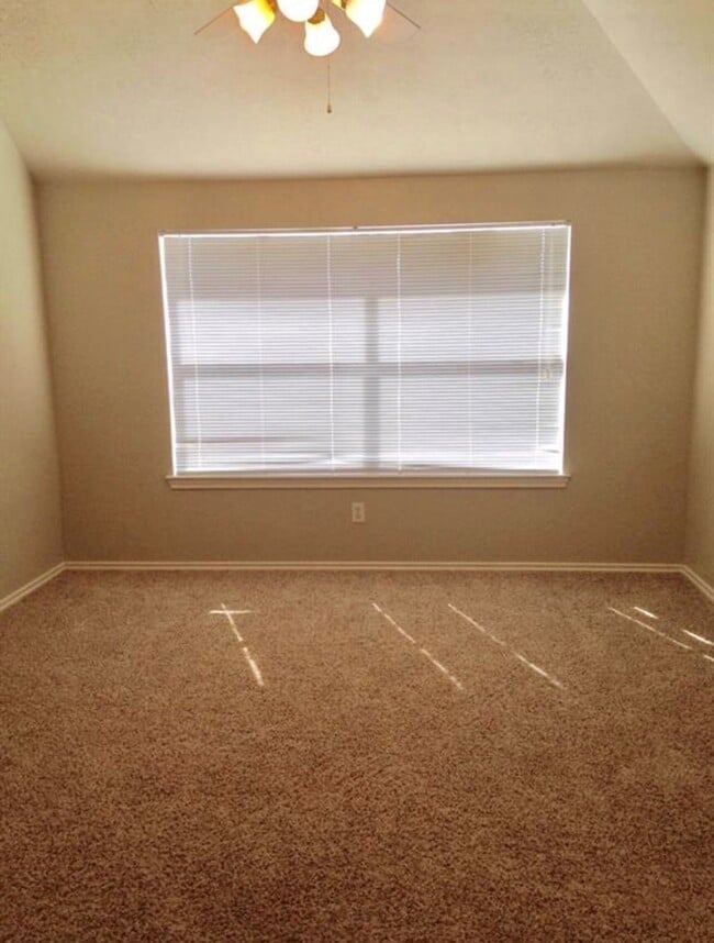 Building Photo - 2529 Artesia Dr