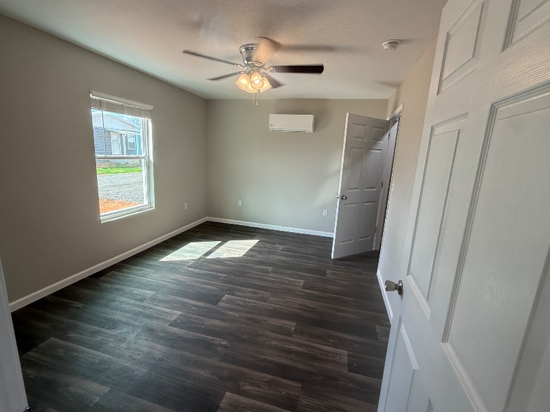 Building Photo - 80 Redwood Ln