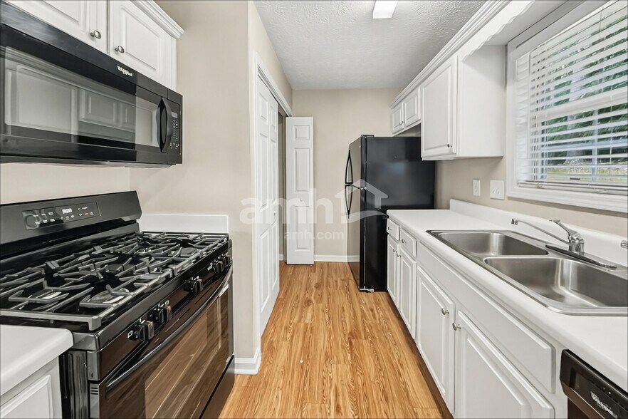 Building Photo - 105 Unity Cove