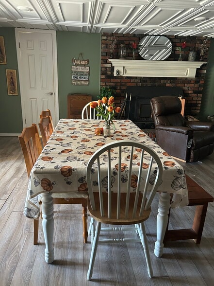 Kitchen Table - 122 Tucker Dr