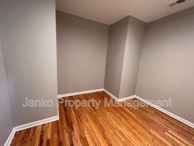 Building Photo - 3725 W Grand Ave