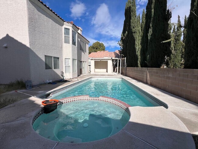 Building Photo - Lakes Community - 2 Story Home with upstairs  3 Bed w/ Loft and Pool Spa ( Sahara at S.Grand Cany...