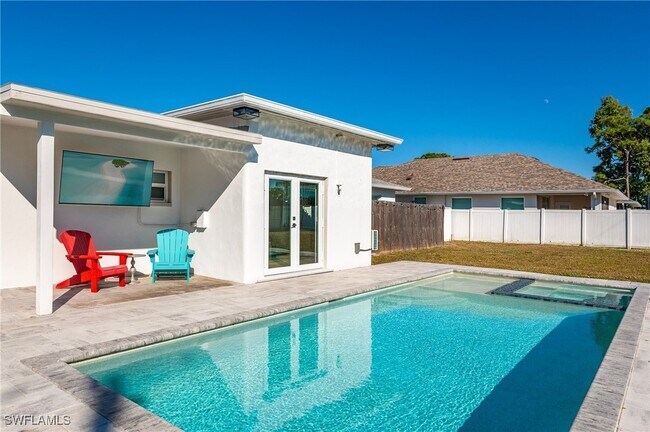 Building Photo - 714 105th Ave N